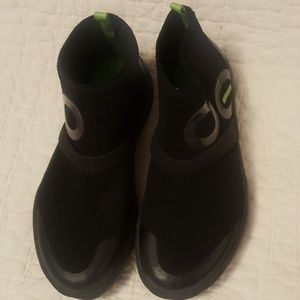 Oofos recovery shoes size 7